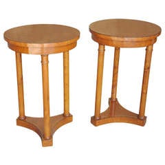 Pair of Early 20th Century Italian Biedermeier Style Round Side Tables In Maple