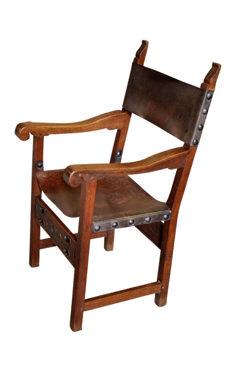Espagnol Paire de fauteuils anciens en chêne de style Renaissance espagnole