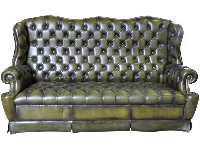 Vintage English leather sofa in beautiful condition. This piece has a great scale and is perfect for a home office, library, or even living room.
