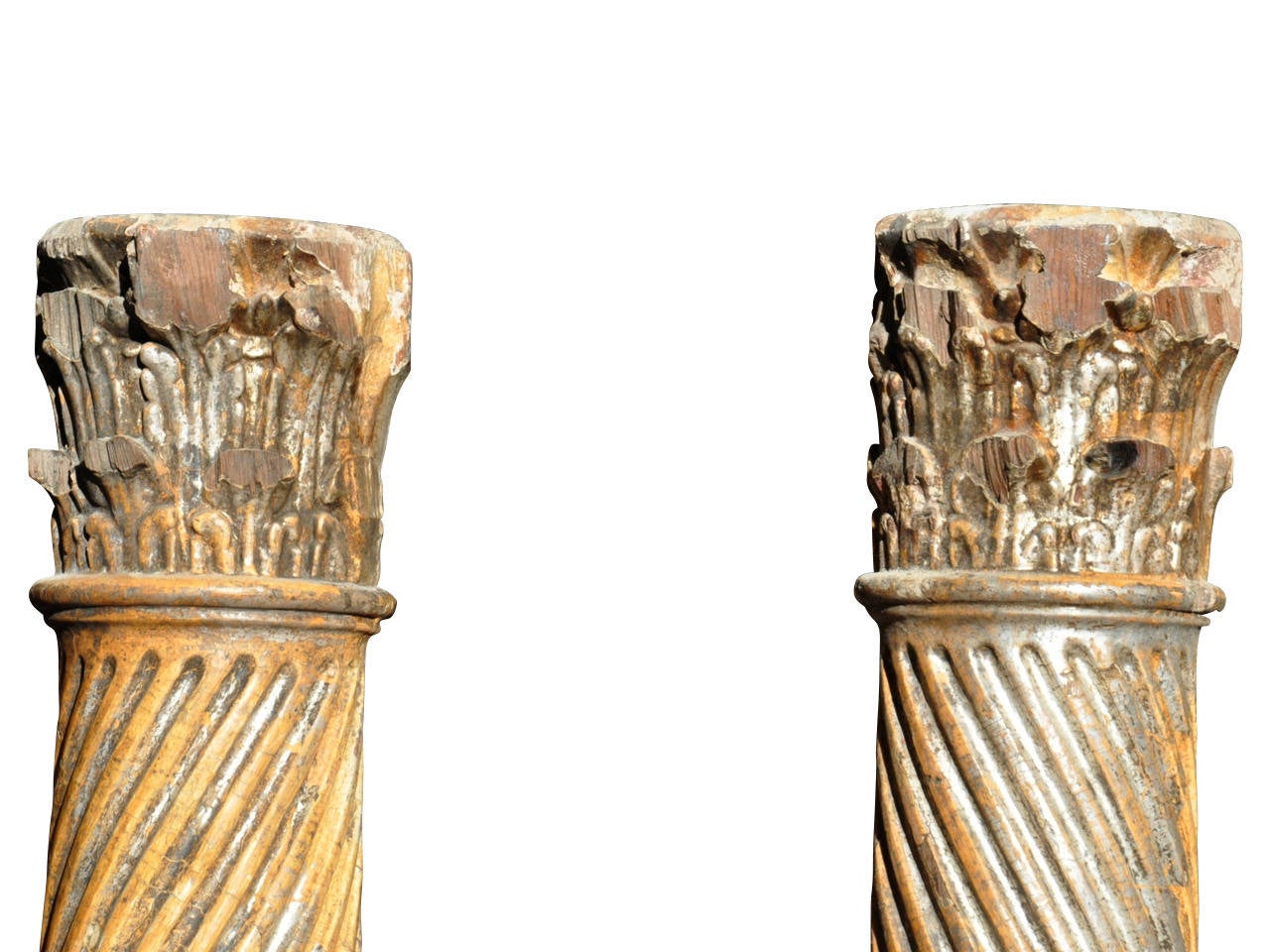 Paire de colonnes espagnoles en bois du 17ème siècle en vente 4