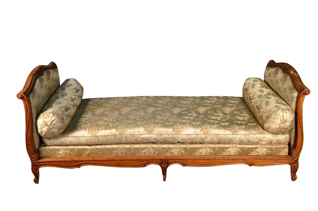 French Louis XV style Provencal day bed in beech wood.

Keywords: sofa, chaise lounge, twin bed, love seat, settee
