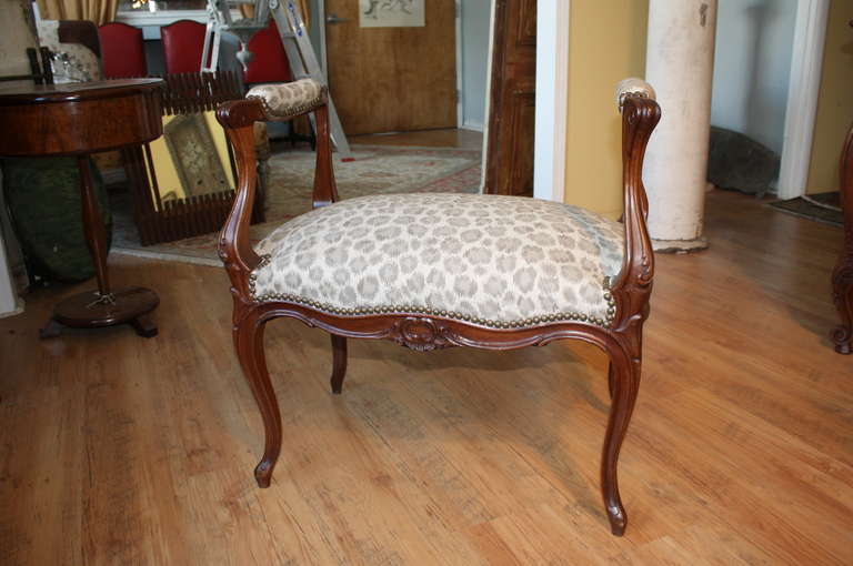 Mid 19th Century French Antique Louis XV Style Bench in Walnut 1