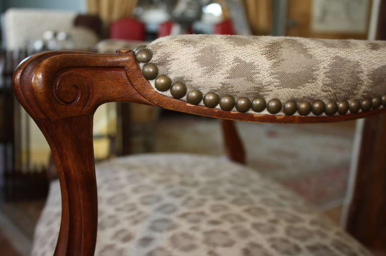 Mid 19th Century French Antique Louis XV Style Bench in Walnut 4