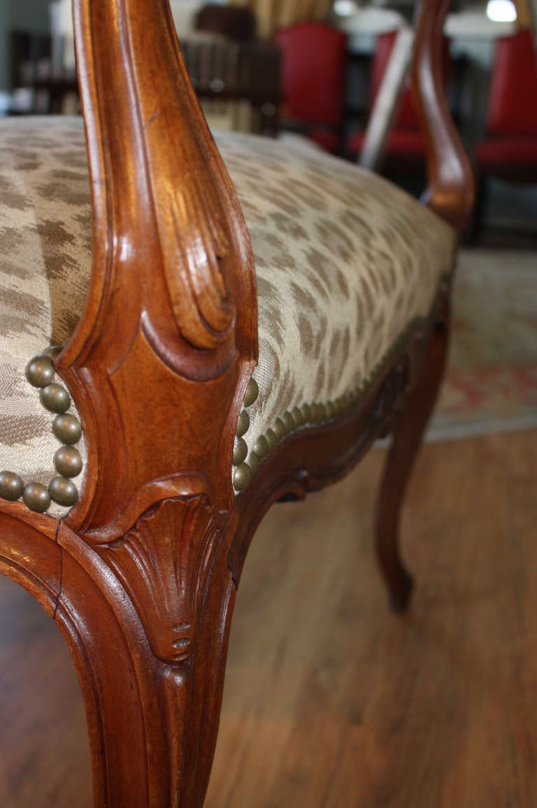 Mid 19th Century French Antique Louis XV Style Bench in Walnut 6