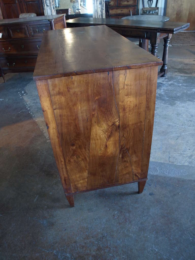 Early 19th Century Italian Chest of Drawers in Cherrywood 7