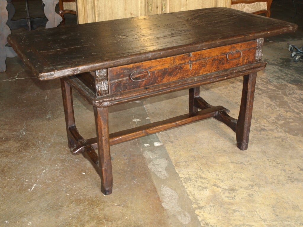 Italian 17th century Louis XIII Table/Desk in Oak and Walnut