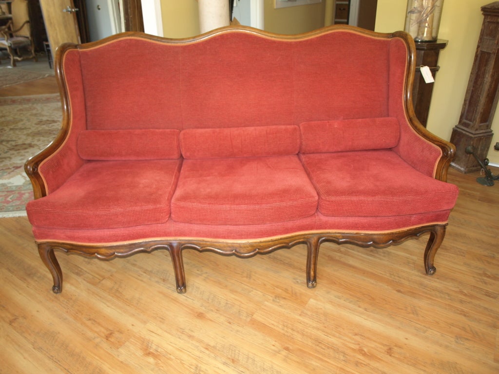 French Louis XV Style Sofa in Walnut

Keywords: settee, banquette