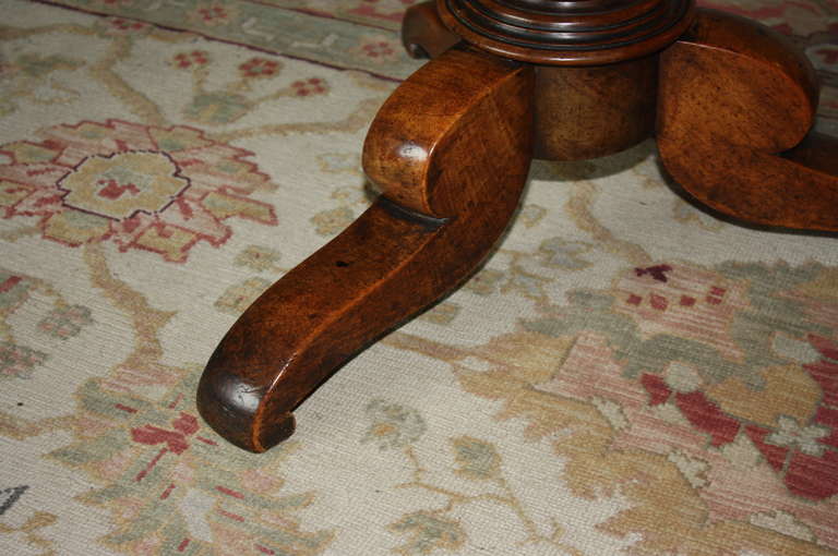 French Antique Louis Philippe Period Gueridon in Walnut In Good Condition In Atlanta, GA