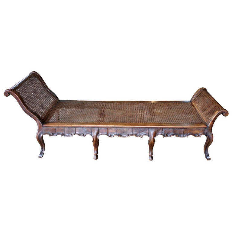 18th Century Venetian Lit De Repos or Chaise Lounge in Walnut and Cane For  Sale at 1stDibs