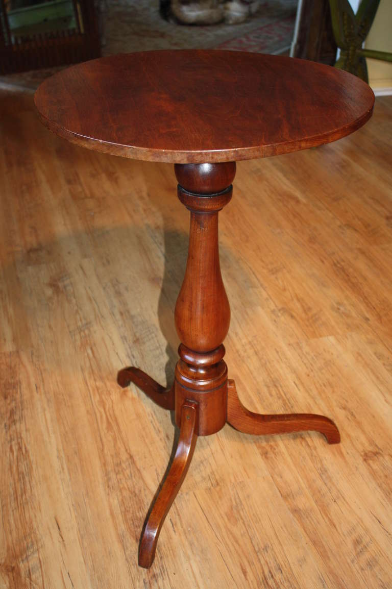 19th Century English Tilt Top Candle Stand in Mahogany In Good Condition In Atlanta, GA