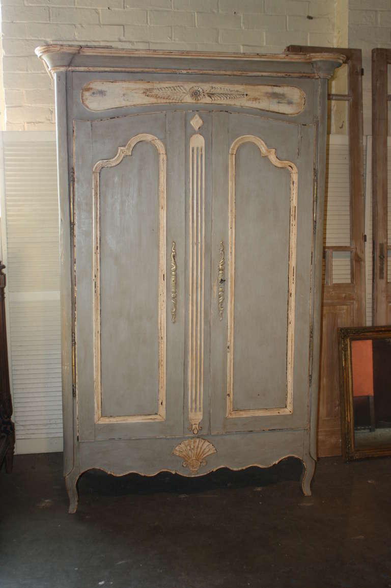 French antique Provencale style armoire in painted oak, circa 1820. This beautiful armoire is a very stylish solution for any storage need. Use it in the master bedroom or living room as an entertainment center or media console. Use it in a master