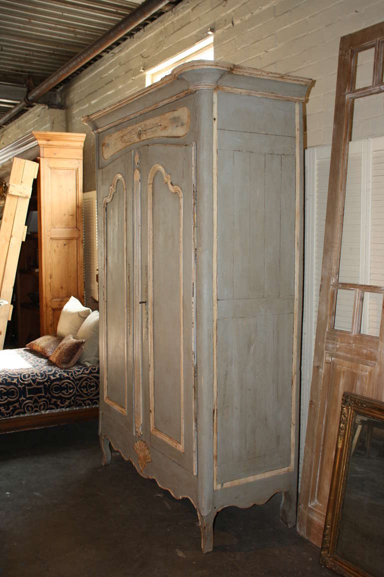 Early 19th Century French Provencale Armoire In Painted Oak In Good Condition In Atlanta, GA