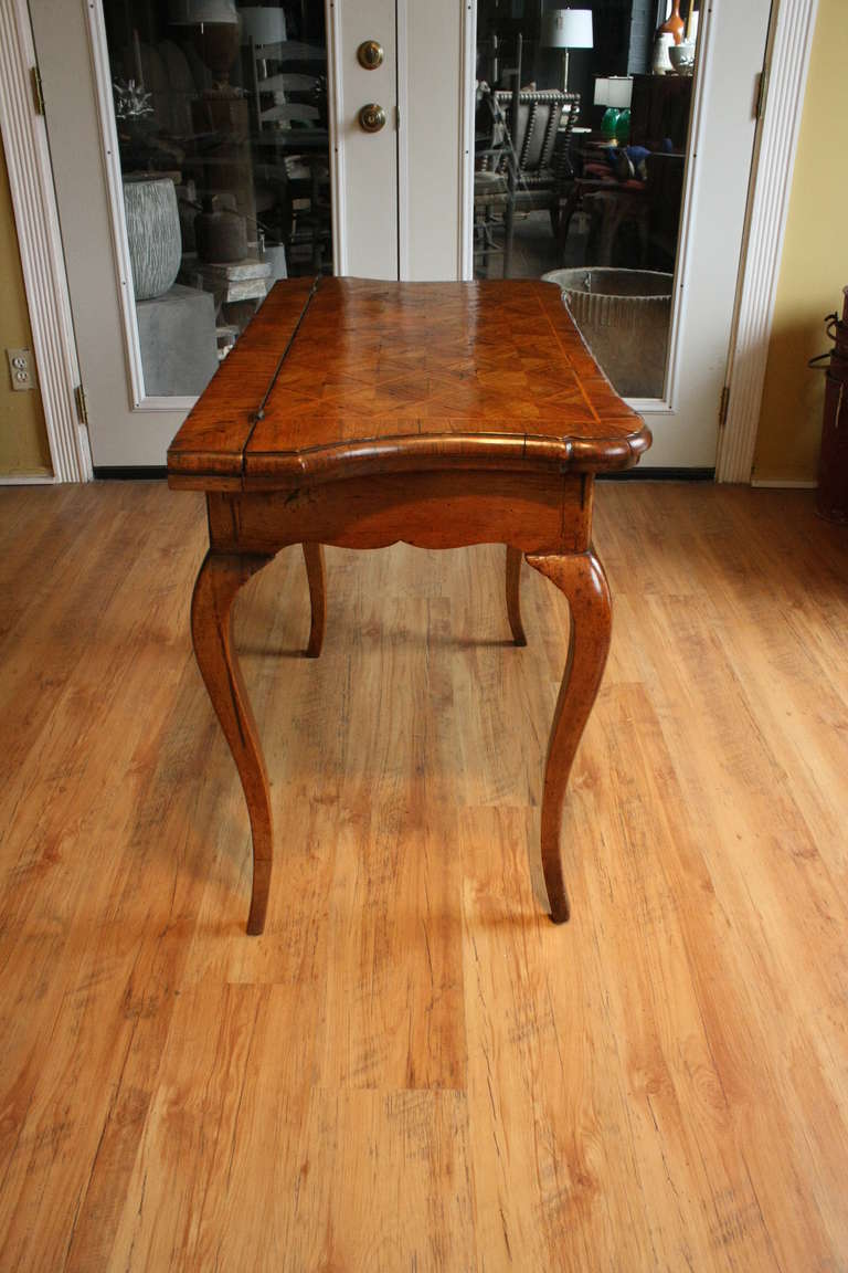 18th Century Italian Vanity Console in Walnut 4