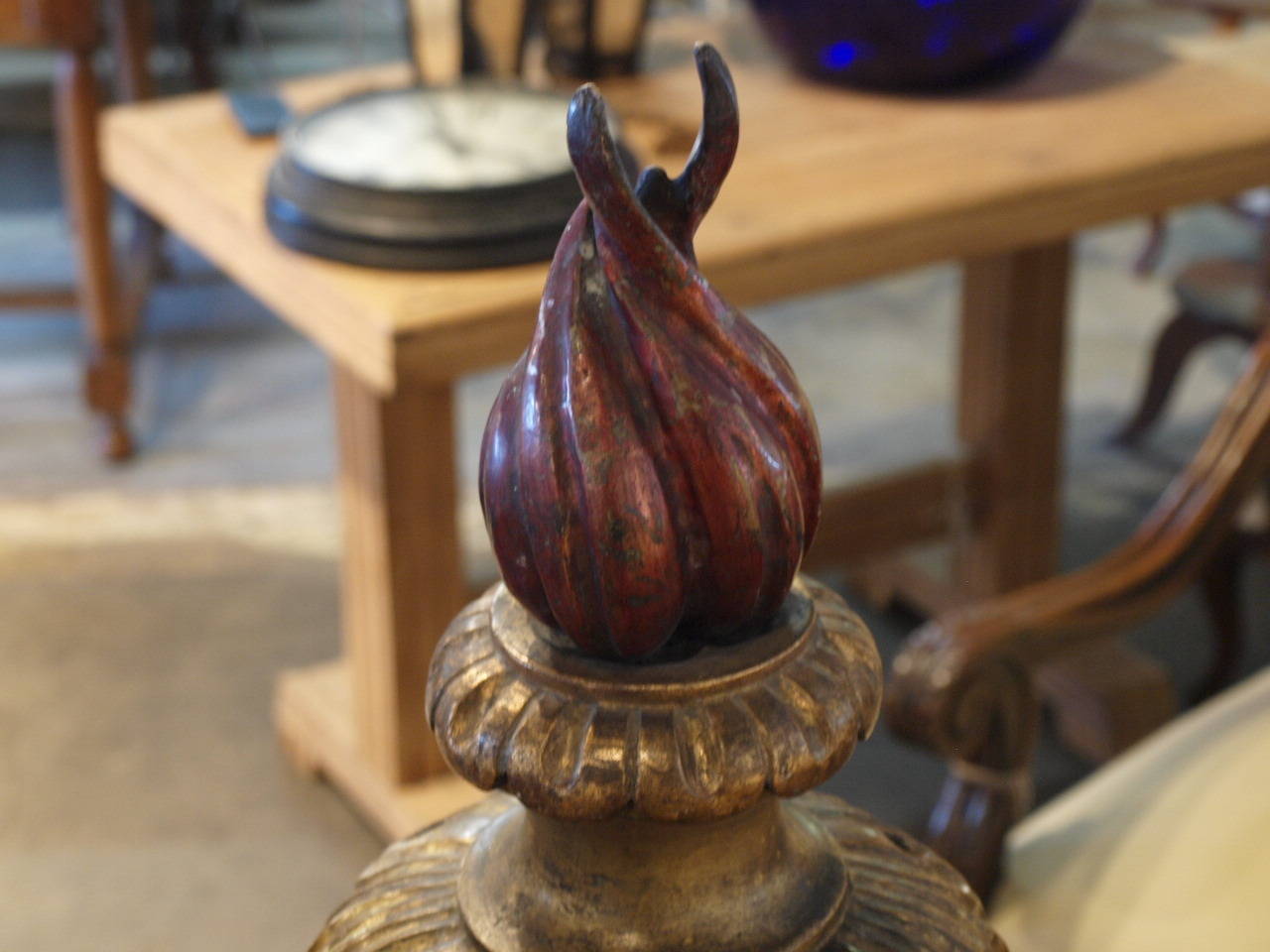 Pair of 19th Century Italian Giltwood Flame Finials For Sale 1