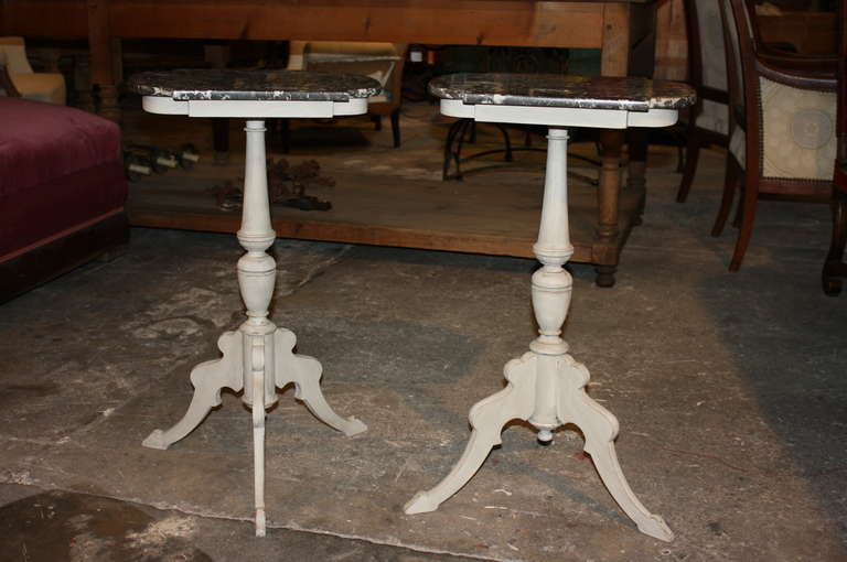19th Century Pair of Painted Swedish Side Tables With Original Marble Tops In Excellent Condition In Atlanta, GA