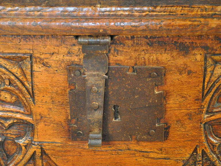 Early 18th Century Coffre or Trunk in Walnut and Chestnut from France 5