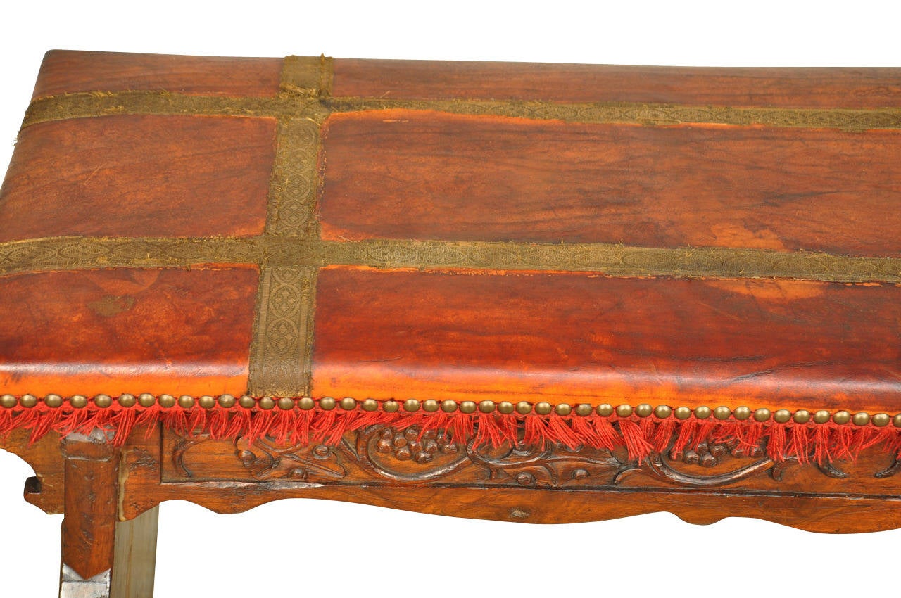 Spanish 19th Century Bench in Walnut and Leather 3