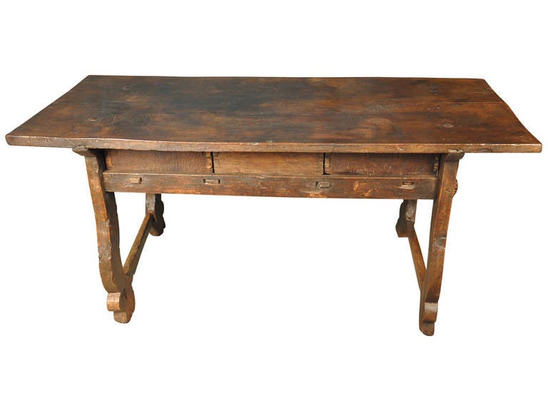 Spanish Table From The 17th Century In Good Condition In Atlanta, GA