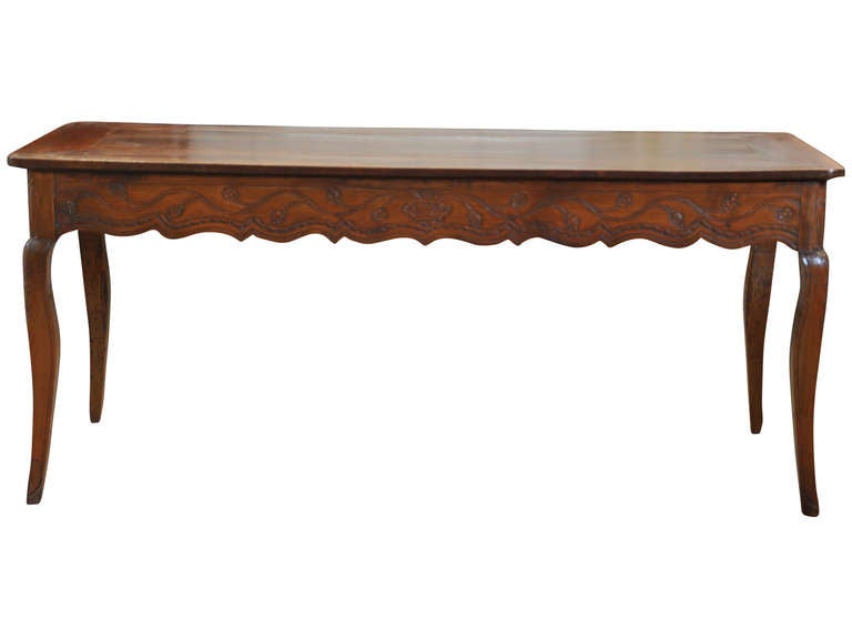 Mid-19th Century French Provencal Louis XV Style Table In Cherry Wood In Good Condition In Atlanta, GA
