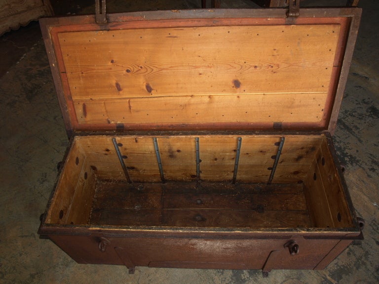 Early 20th Century French Trunk  6
