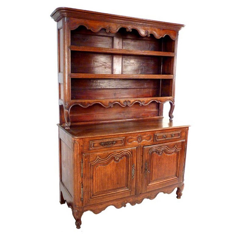 Buffet vaisselier Louis XV Bressan en ch ne et loupe.