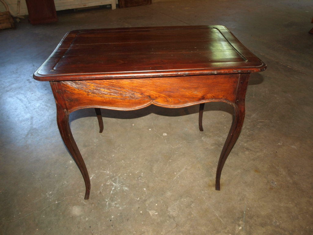 18th Century French Louis XV Period Table In Chestnut In Good Condition For Sale In Atlanta, GA
