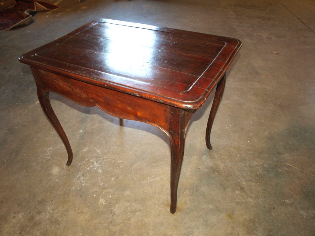 18th Century and Earlier 18th Century French Louis XV Period Table In Chestnut For Sale
