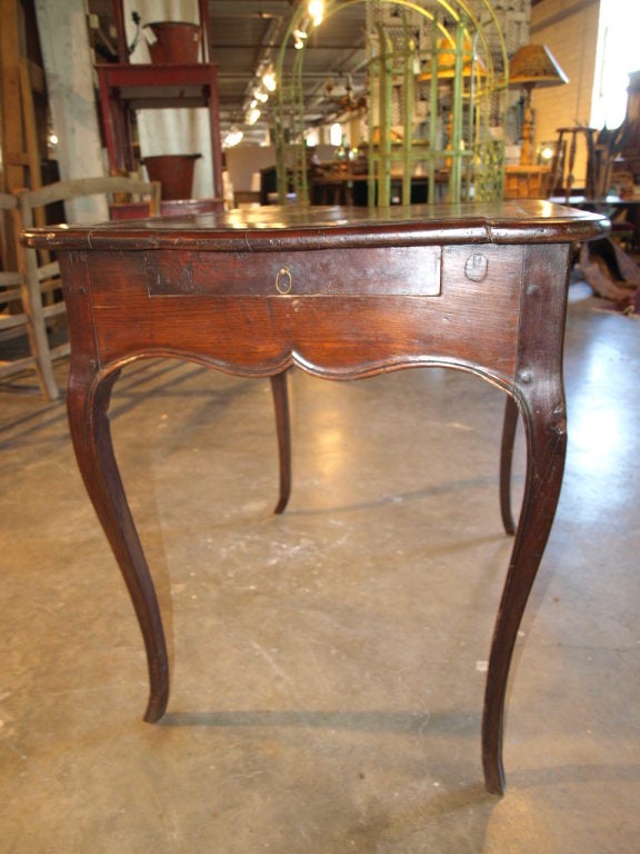 18th Century French Louis XV Period Table In Chestnut For Sale 1