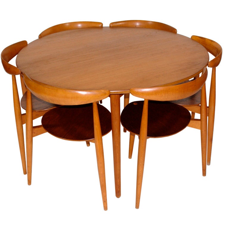Round Table And 6 Heart Chairs By Hans Wegner At 1stdibs Round Table And 6 Heart Chairs By Hans Wegner 1