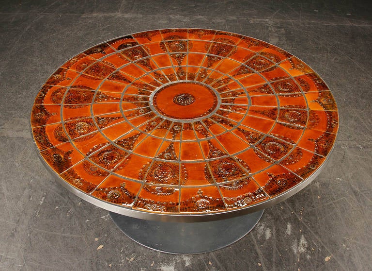 Eye popping pedestal base aluminum coffee table. Floral motif design with various shades of orange/brown, circa mid 1960s designed by Poul Cadovius and Susanne Fjeldsøe 