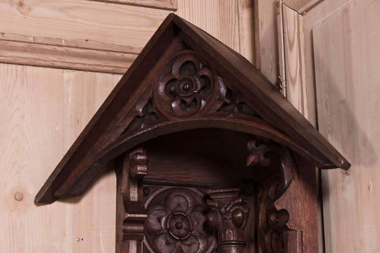 Antique French Gothic Corner Shrine In Excellent Condition In Dallas, TX
