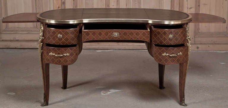 Antique Louis XVI Kidney Shaped Marquetry Desk In Excellent Condition In Dallas, TX