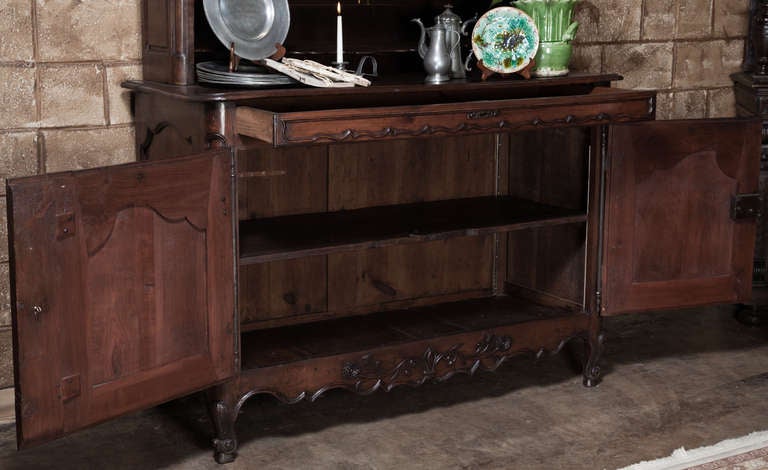 18th Century Provencal Walnut Vaisselier 2