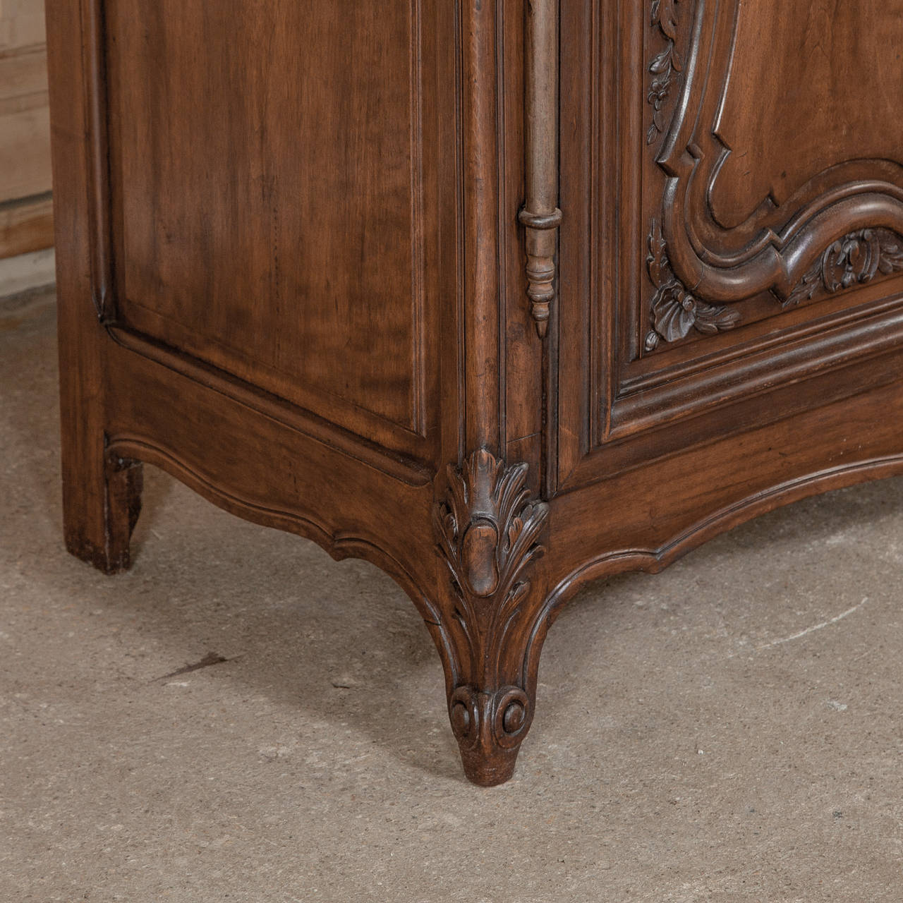 Vintage Country French Walnut Buffet In Excellent Condition In Dallas, TX