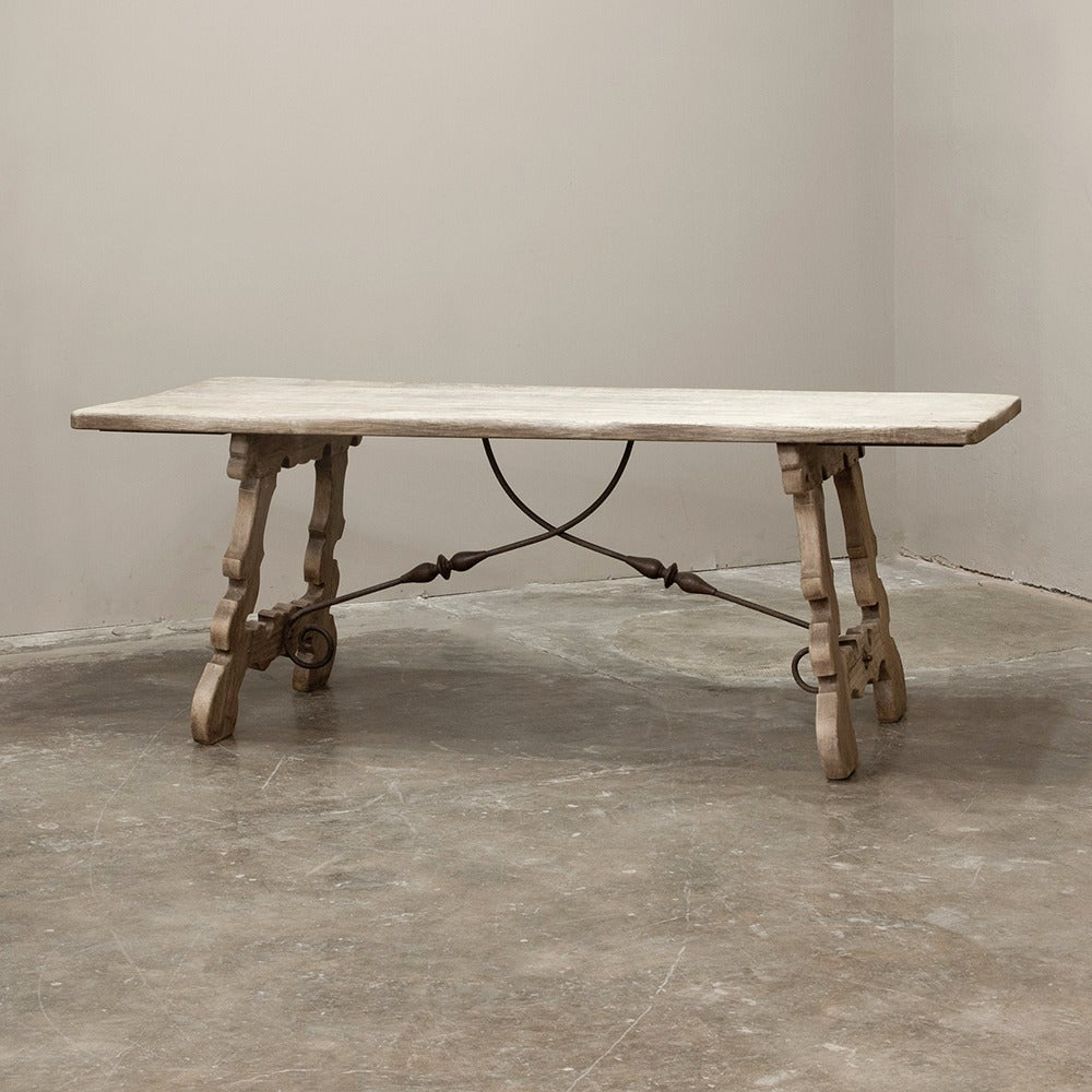 Early 1900s Antique Spanish Stripped Dining Table with Leaves In Excellent Condition In Dallas, TX