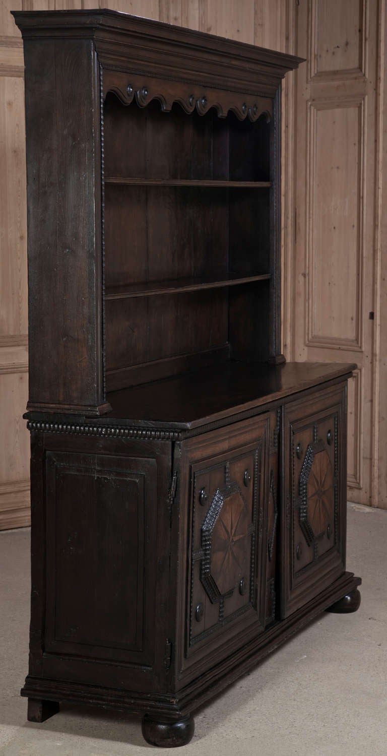 With a nod to England's rich nautical history, this rare antique 18th century English buffet features inlaid compass roses on the doors of the buffet below using walnut and satinwood, with simplistic architecture on the shelving above for a