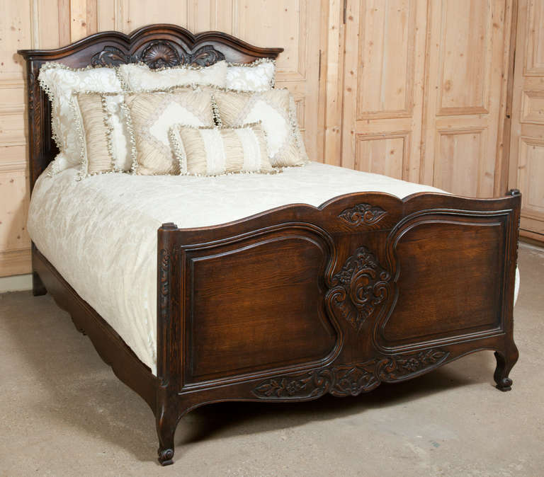 Featuring the graceful lines that have made the French Country look so appealing for centuries, this charming bed makes the perfect choice for the casual or provincial décor.  Benchmade from solid oak, it features an arbalette crown on the