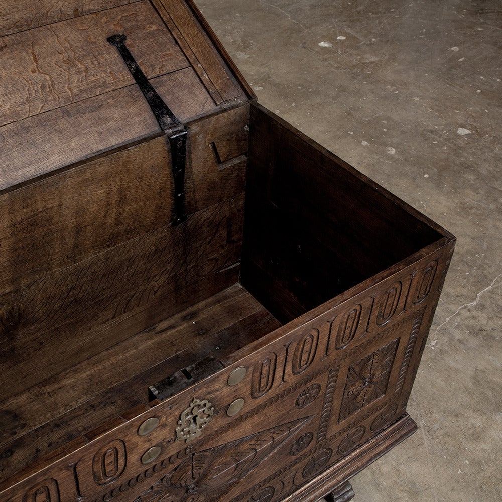 18th Century Renaissance Antique Trunk In Excellent Condition In Dallas, TX