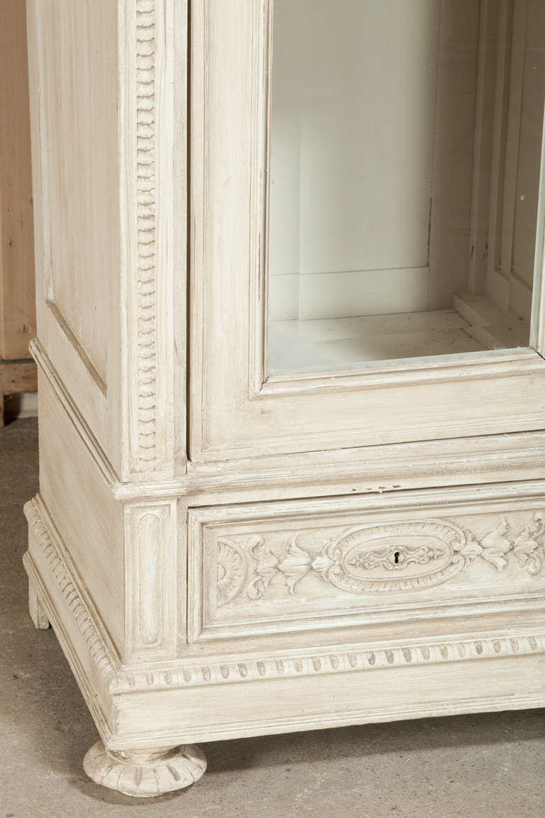 Antique Louis XVI Display Armoire In Excellent Condition In Dallas, TX