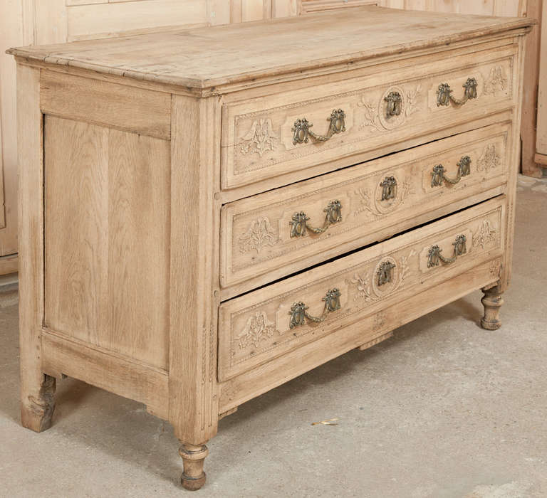 18th Century Country French Stripped Oak Commode 1