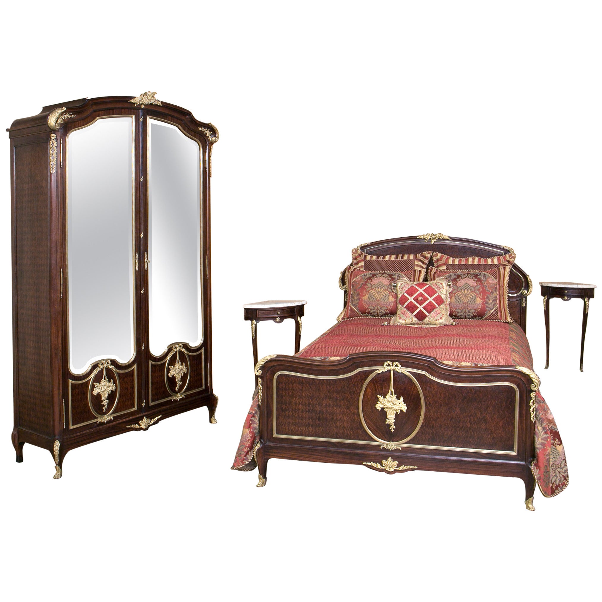 Antique Mahogany Bedroom Suite - For Sale on 1stDibs