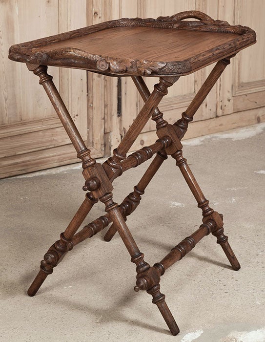 Antikes Schwarzwälder Serviertablett mit Ständer