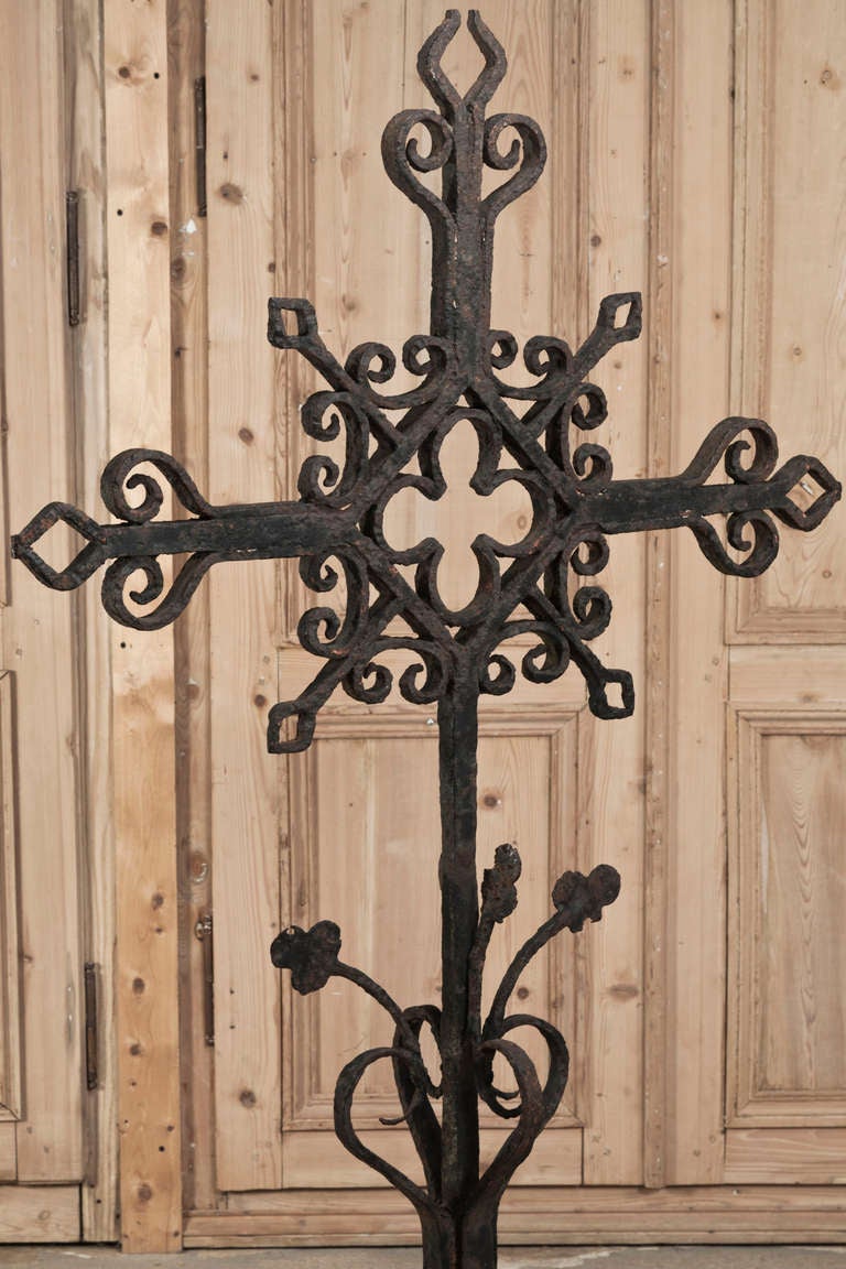 Large Antique Wrought Iron Cross In Excellent Condition In Dallas, TX