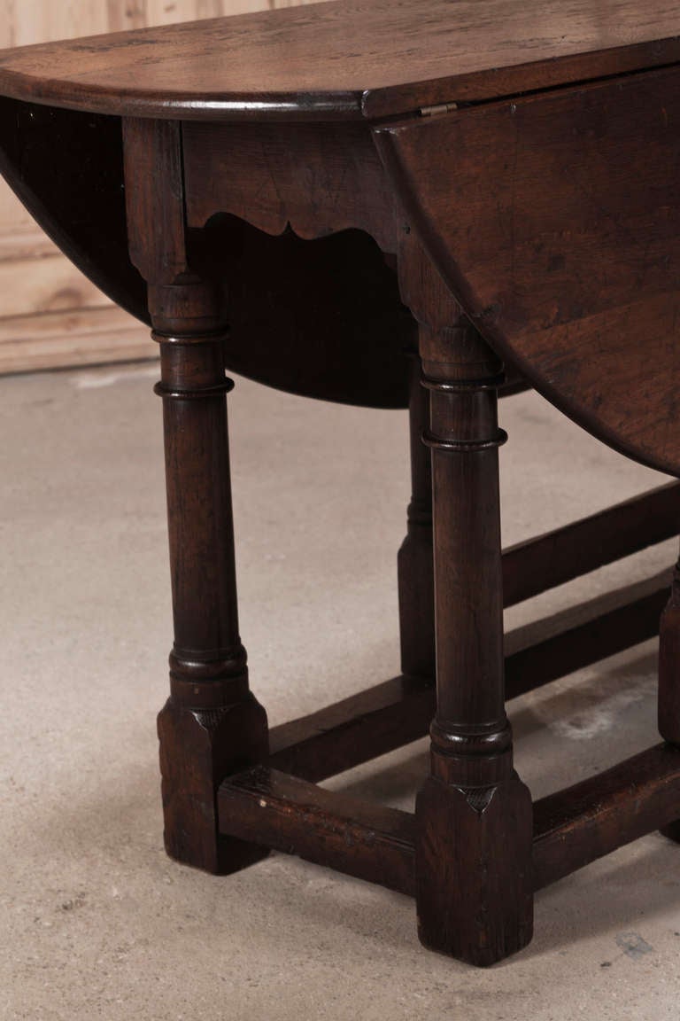 19th Century Antique Oval Drop Leaf Gateleg Table