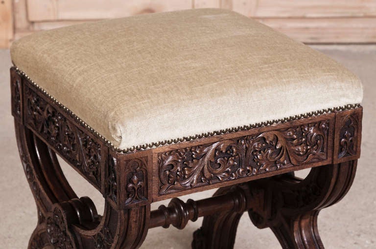 Antique French Gothic Footstool In Excellent Condition In Dallas, TX