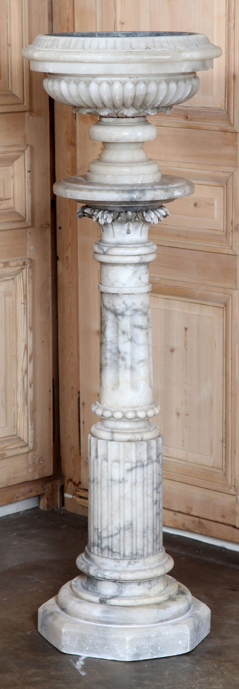 Pair Antique Marble Pedestals With Urns In Excellent Condition In Dallas, TX