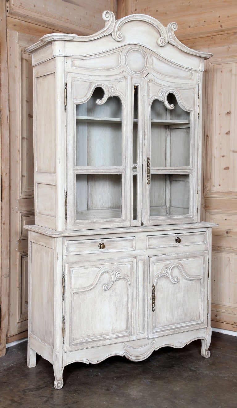 Buffet à deux corps ancien peint de style campagnard français