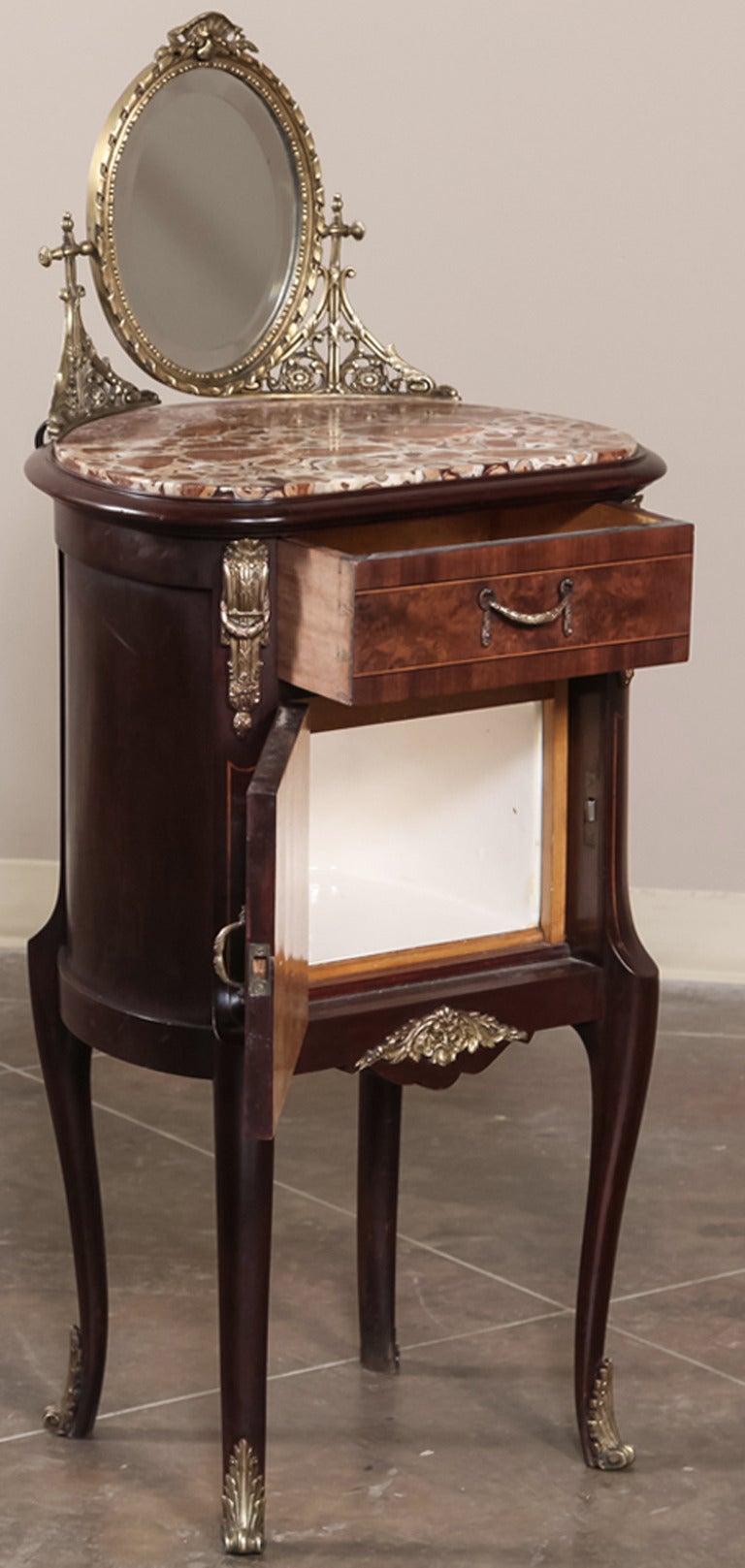 French 19th Century Rosewood Pair of Louis XVI Marquetry Nightstands 5