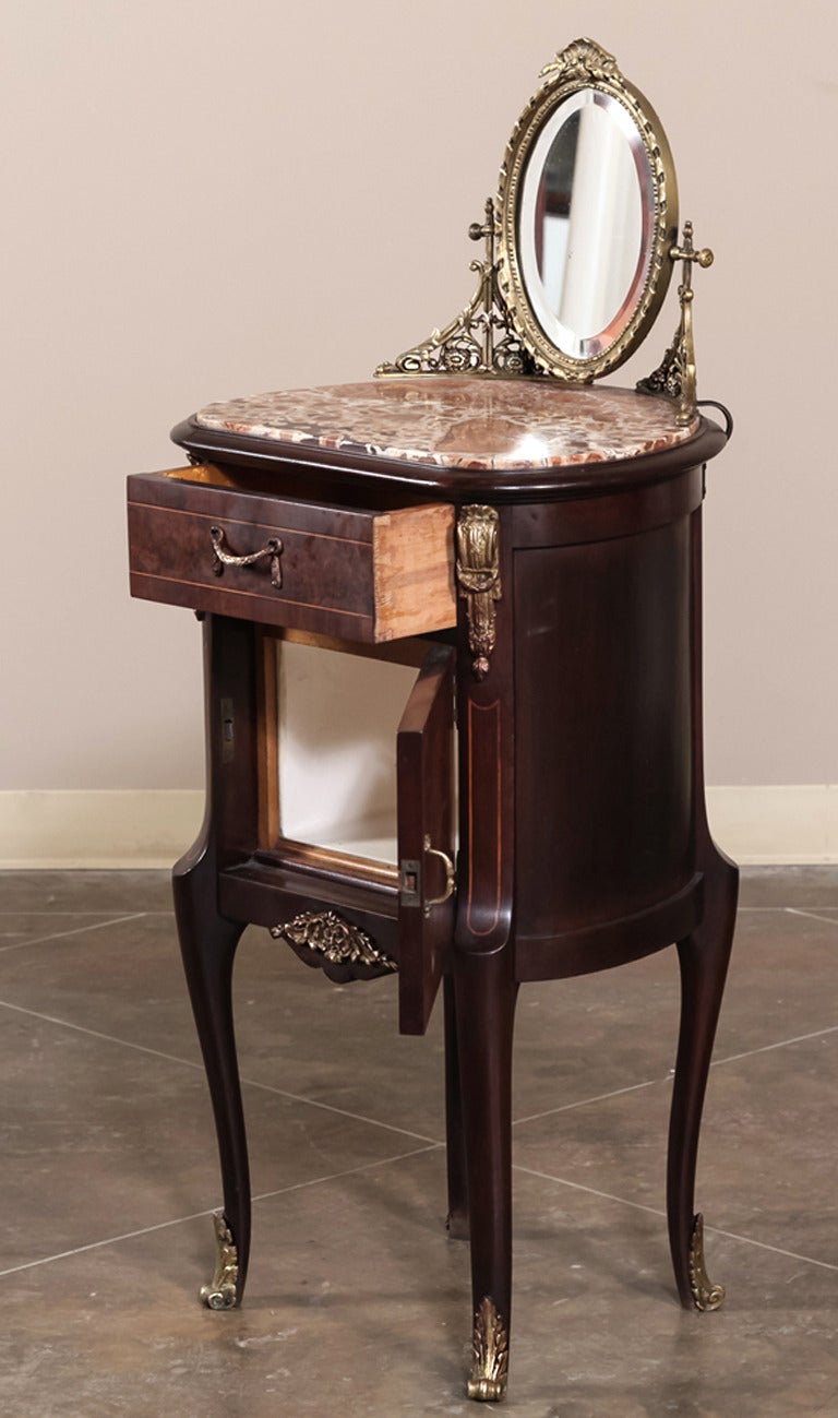French 19th Century Rosewood Pair of Louis XVI Marquetry Nightstands 6