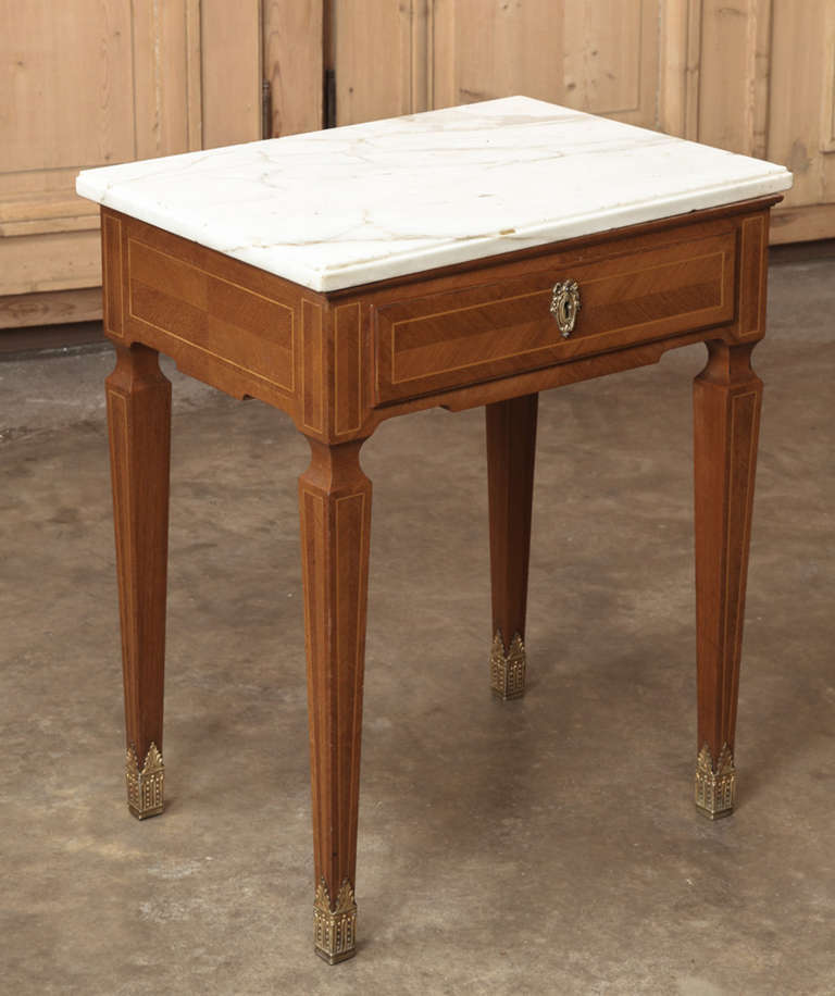 Pair of Antique French Marquetry Marble Top Nightstands In Excellent Condition In Dallas, TX